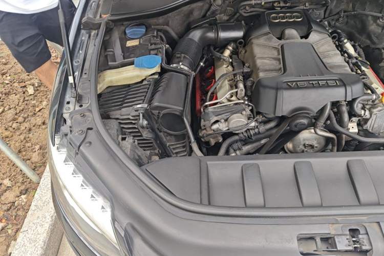 Used Audi Q7 2014 35 TFSI Off-road Model Engine Bay Right