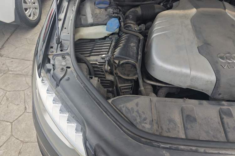 Used Audi Q7 2014 35 TDI Sport Edition Engine Bay Right
