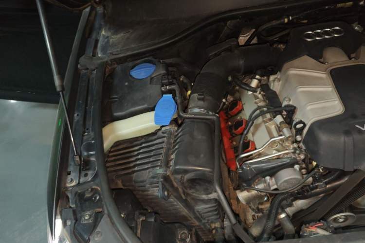 Used Audi Q7 2014 35 TFSI Sport Edition Engine Bay Right