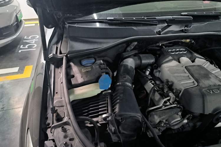 Used Audi Q7 2014 35 TFSI Ambition Edition Engine Bay Right