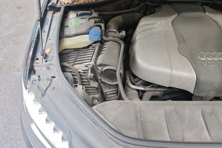 Used Audi Q7 2014 35 TDI quattro Sport Edition Engine Bay Right