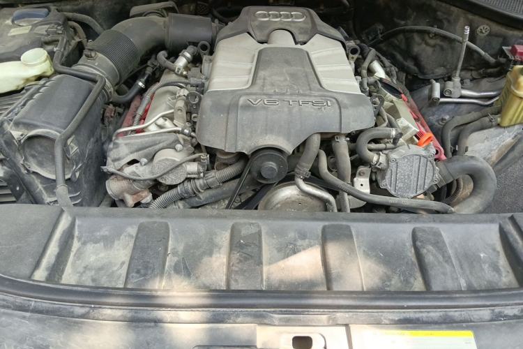 Used Audi Q7 2014 35 TFSI Sport Edition Engine Bay
