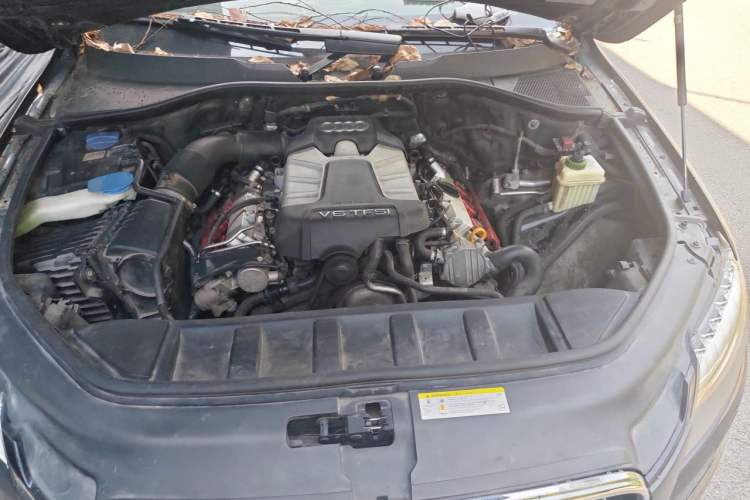 Used Audi Q7 2014 35 TFSI Off-road Model Engine Bay