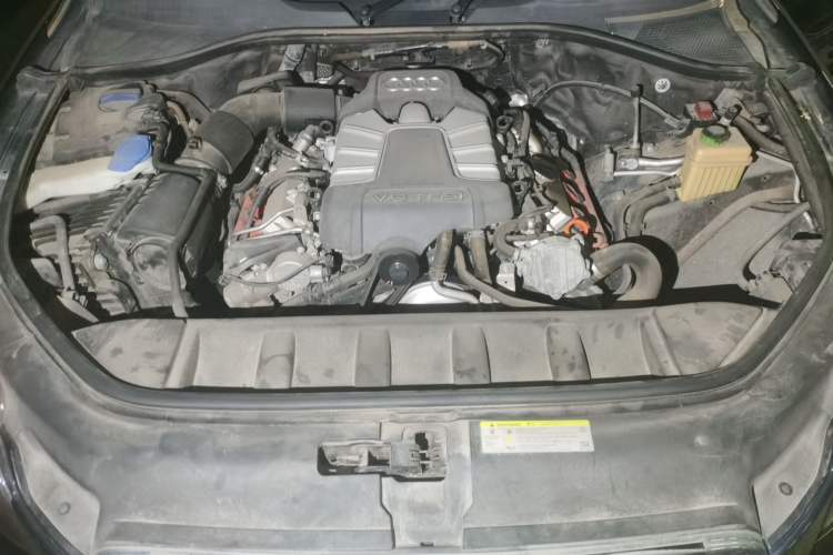 Used Audi Q7 2014 40 TFSI Sport Edition Engine Bay
