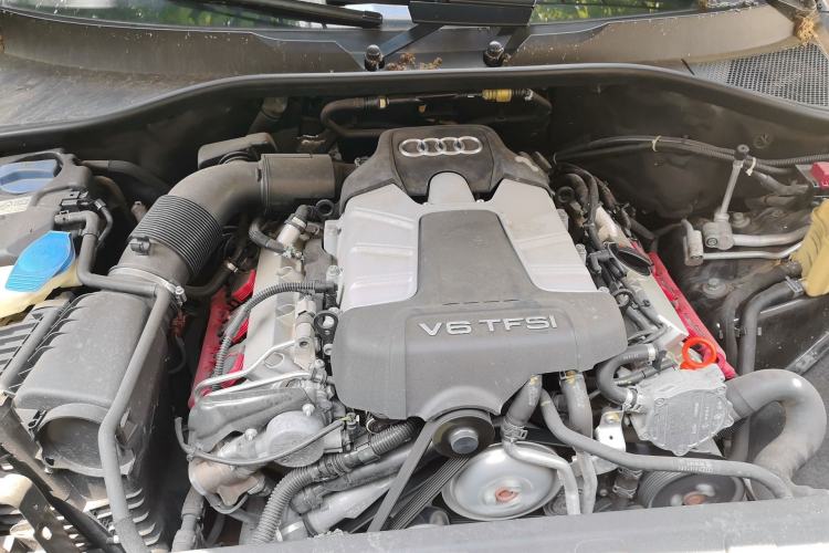 Used Audi Q7 2014 35 TFSI Sport Edition Engine Bay