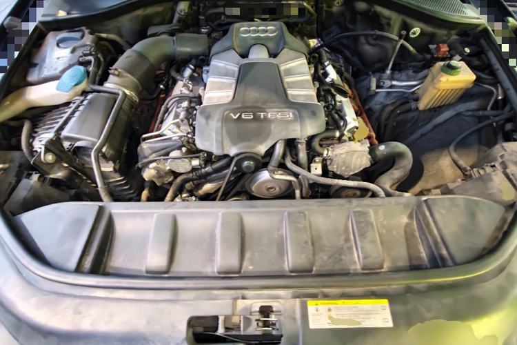 Used Audi Q7 2014 35 TFSI Ambition Edition Engine Bay
