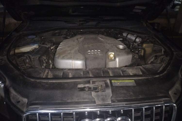 Used Audi Q7 2014 35 TDI Exclusive Edition Engine Bay