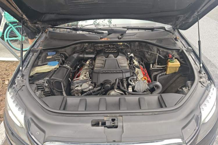 Used Audi Q7 2014 35 TFSI Off-road Model Engine Bay