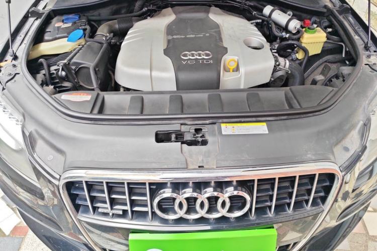 Used Audi Q7 2014 35 TDI Sport Edition Engine Bay