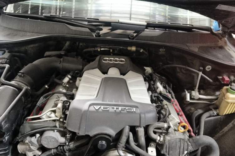 Used Audi Q7 2014 35 TFSI Ambition Edition Engine Bay