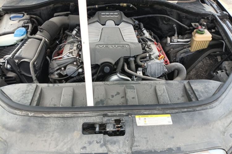 Used Audi Q7 2014 40 TFSI off-road version Engine Bay