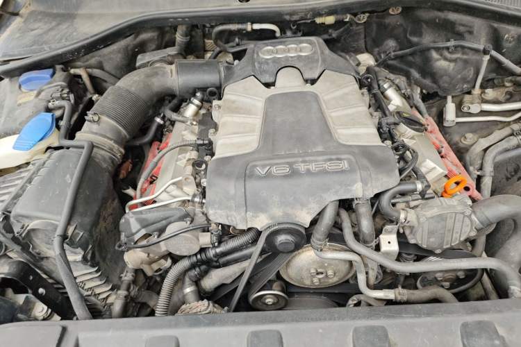 Used Audi Q7 2014 35 TFSI Off-road Model Engine Bay