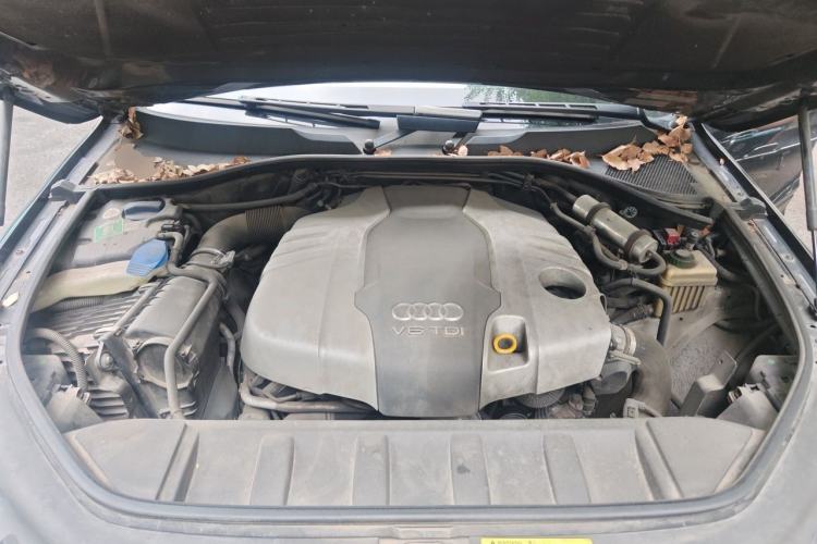 Used Audi Q7 2014 35 TDI quattro Sport Edition Engine Bay