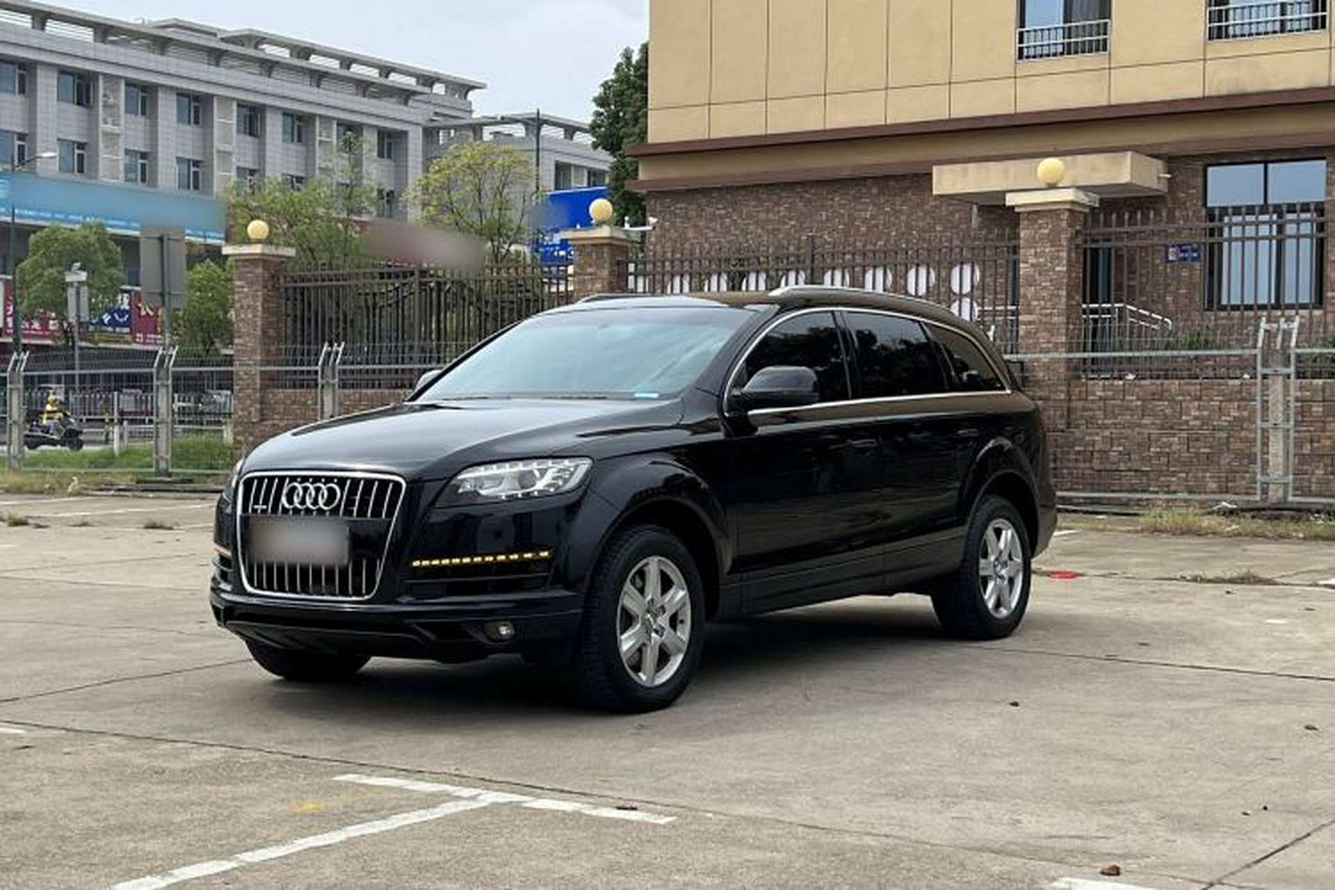 Used Audi Q7 2014 35 TFSI Ambition Edition Front Left 45 Deg