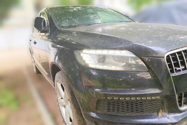 Used Audi Q7  Front Right 45 Deg