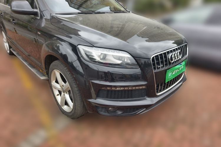 Used Audi Q7  Front Right 45 Deg