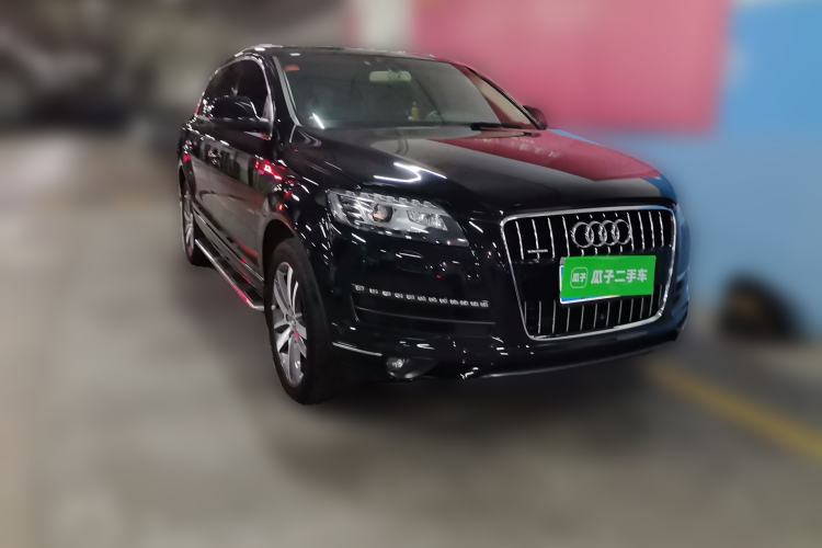 Used Audi Q7  Front Right 45 Deg