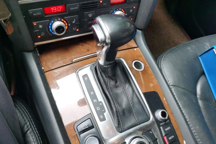 Used Audi Q7 2014 35 TFSI Sport Edition Gear Lever