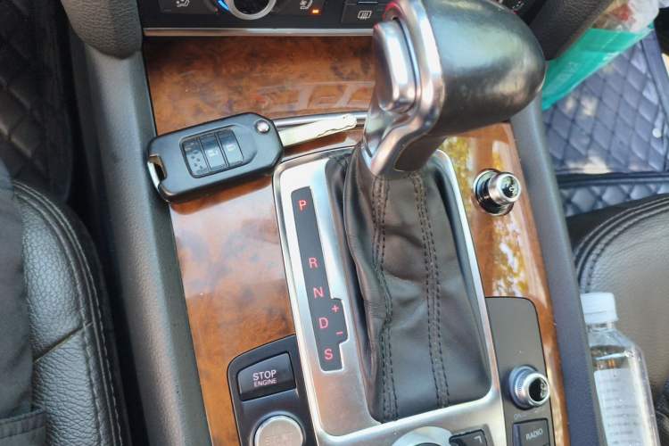 Used Audi Q7  Gear Lever