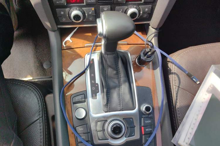 Used Audi Q7 2014 35 TDI Sport Edition Gear Lever