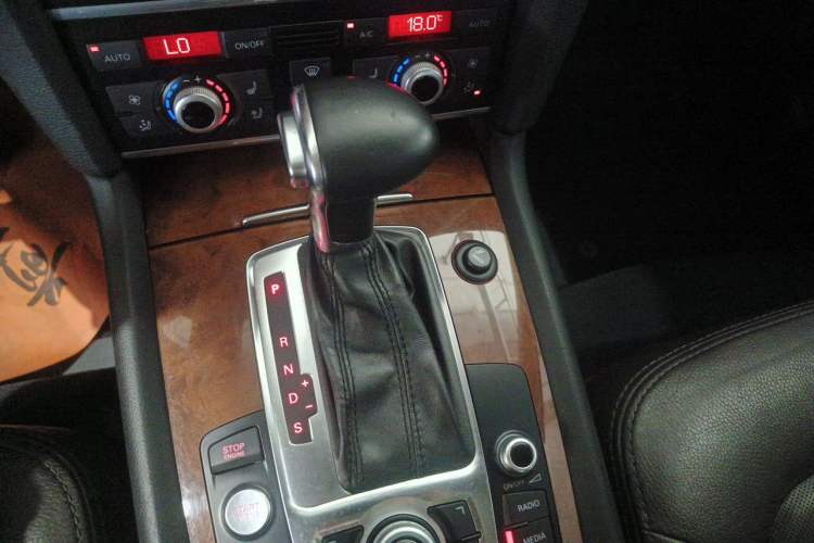 Used Audi Q7 2014 35 TFSI Ambition Edition Gear Lever