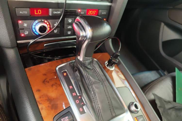 Used Audi Q7 2014 35 TFSI Ambition Edition Gear Lever