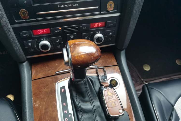 Used Audi Q7 2014 35 TFSI Off-road Model Gear Lever