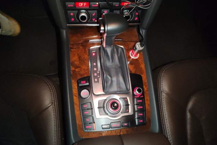 Used Audi Q7 2014 35 TFSI Sport Edition Gear Lever