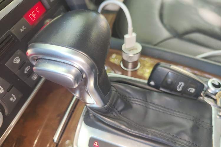 Used Audi Q7 2014 40 TFSI Sport Edition Gear Lever