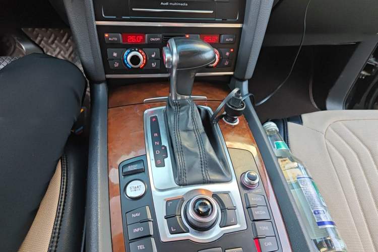 Used Audi Q7 2014 35 TFSI Ambition Edition Gear Lever
