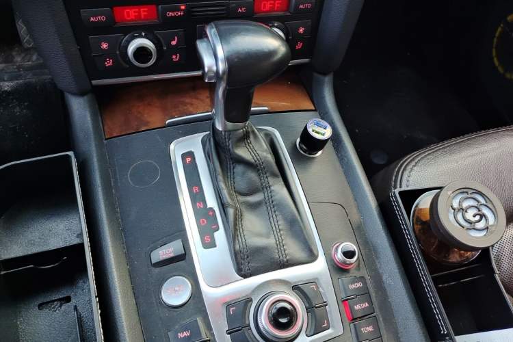Used Audi Q7 2014 40 TFSI Sport Edition Gear Lever