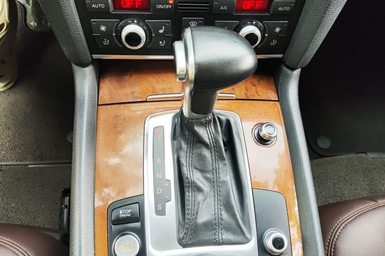Used Audi Q7 2014 35 TFSI Sport Edition Gear Lever