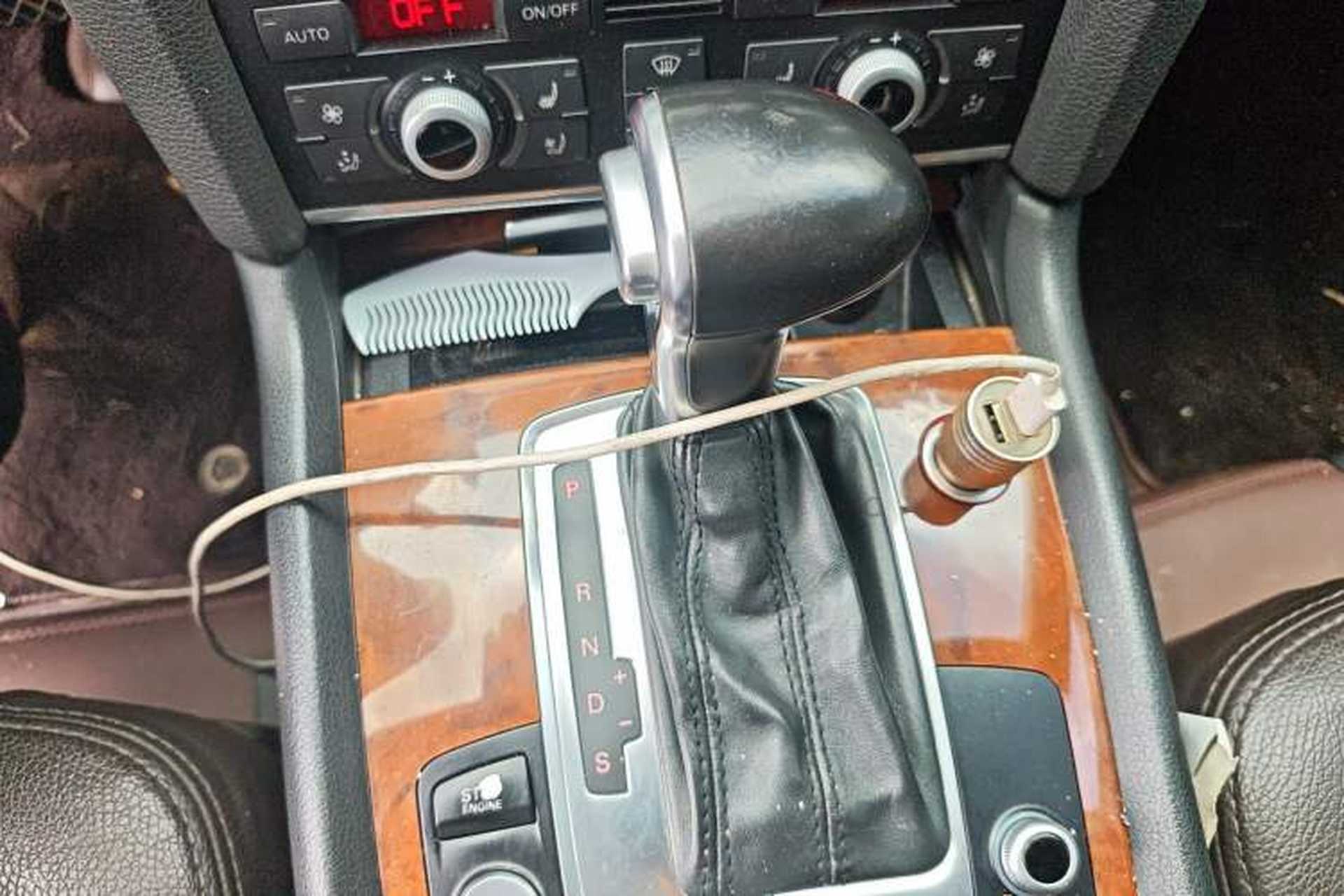 Used Audi Q7  Gear Lever