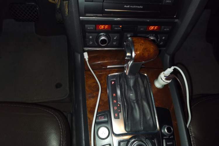 Used Audi Q7 2014 35 TFSI Off-road Model Gear Lever