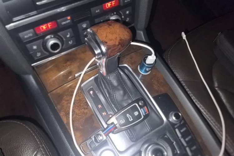 Used Audi Q7 2014 35 TFSI Off-road Model Gear Lever
