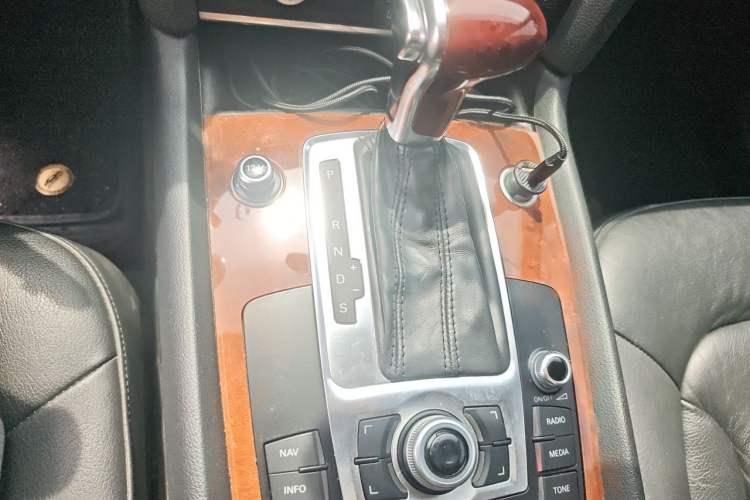Used Audi Q7  Gear Lever