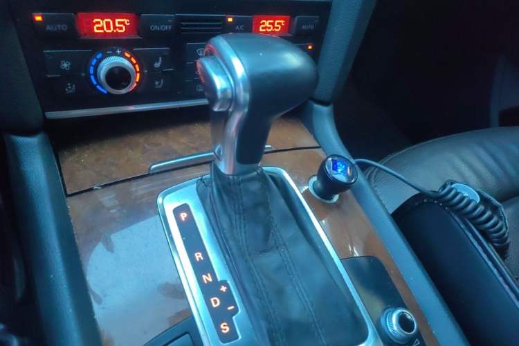 Used Audi Q7 2014 35 TFSI Ambition Edition Gear Lever