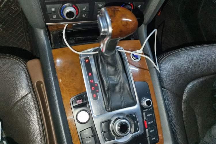 Used Audi Q7 2014 35 TFSI Off-road Model Gear Lever