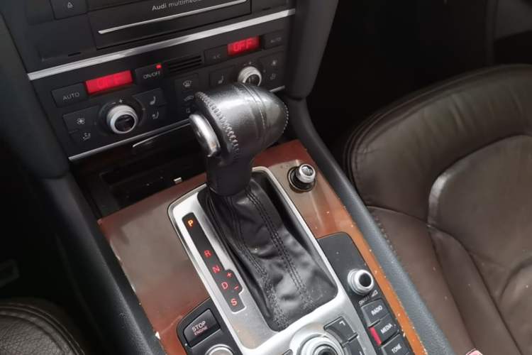 Used Audi Q7 2014 35 TFSI Sport Edition Gear Lever