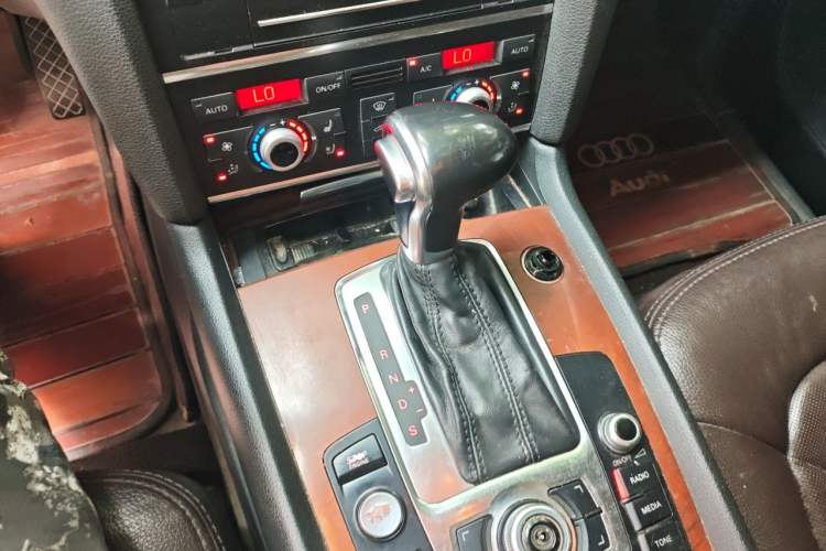 Used Audi Q7 2014 35 TFSI Ambition Edition Gear Lever