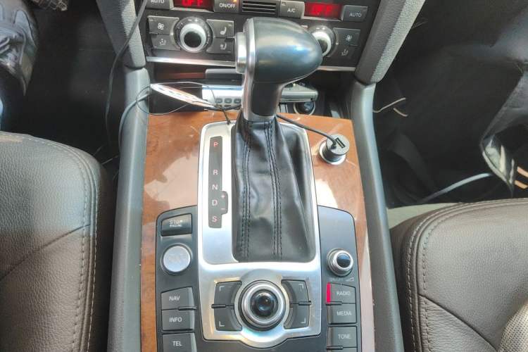 Used Audi Q7 2014 35 TFSI Sport Edition Gear Lever