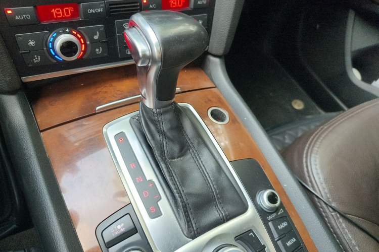 Used Audi Q7 2014 35 TFSI Sport Edition Gear Lever