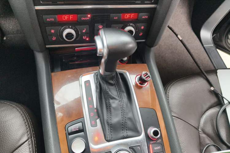 Used Audi Q7 2014 35 TFSI Ambition Edition Gear Lever