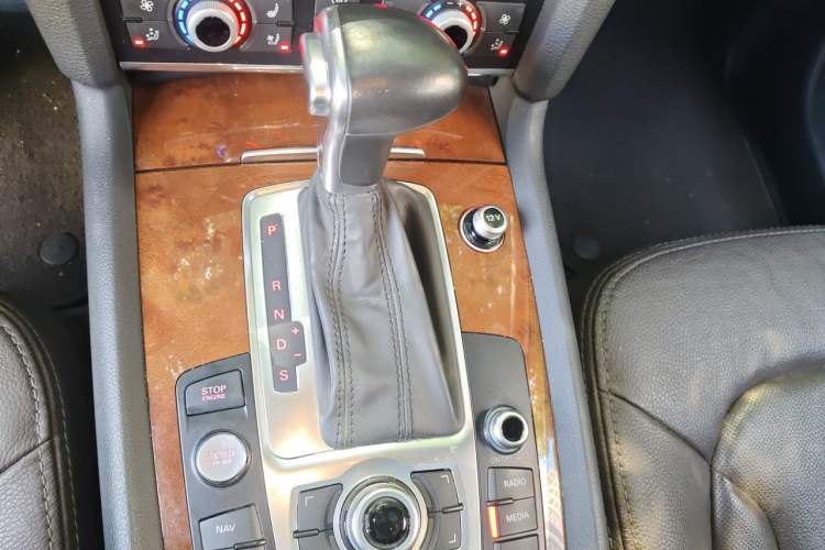 Used Audi Q7 2014 35 TFSI Ambition Edition Gear Lever