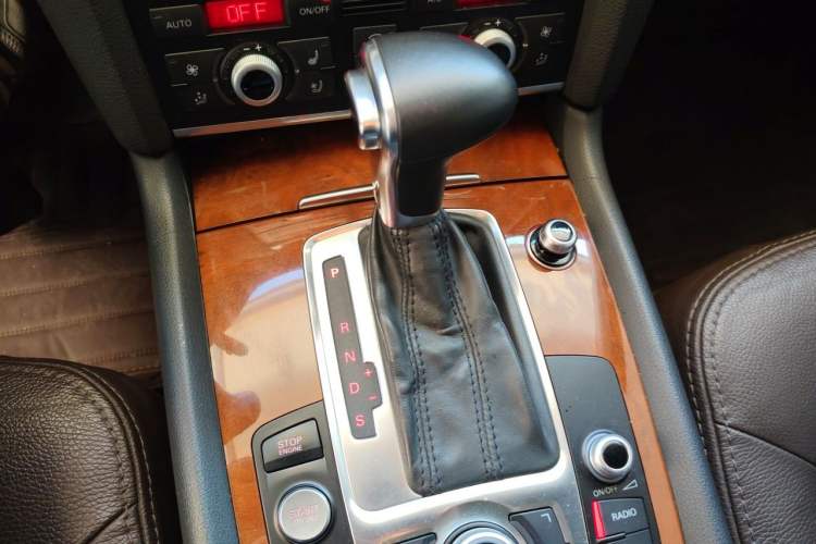 Used Audi Q7 2014 40 TFSI Sport Edition Gear Lever