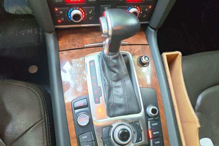 Used Audi Q7  Gear Lever