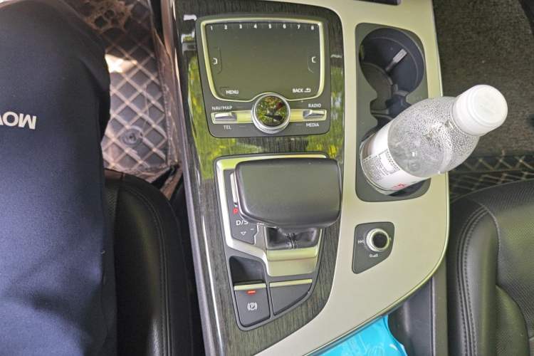 Used Audi Q7  Gear Lever