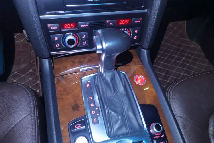 Used Audi Q7 2014 35 TDI Sport Edition Gear Lever