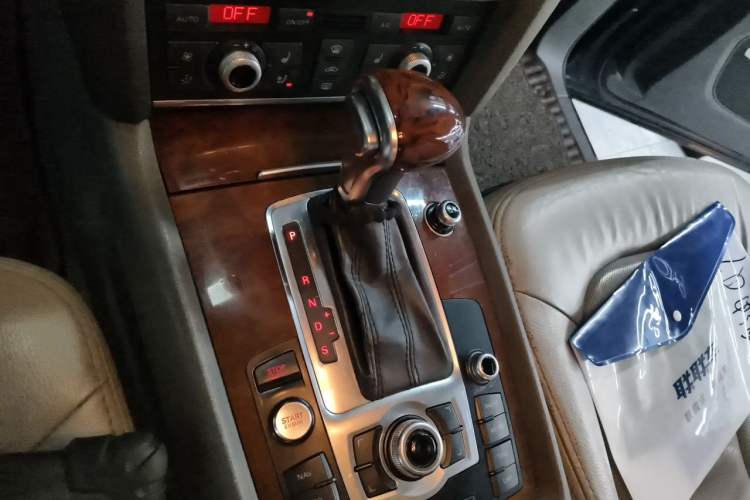 Used Audi Q7 2014 35 TFSI Off-road Model Gear Lever