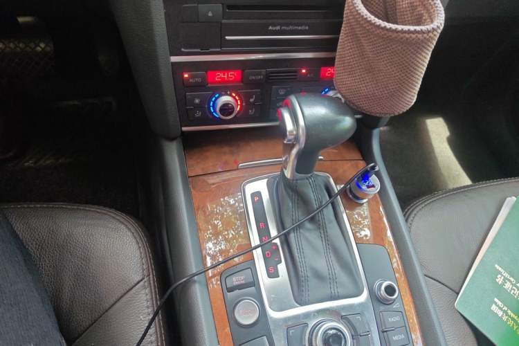 Used Audi Q7 2014 35 TFSI Ambition Edition Gear Lever